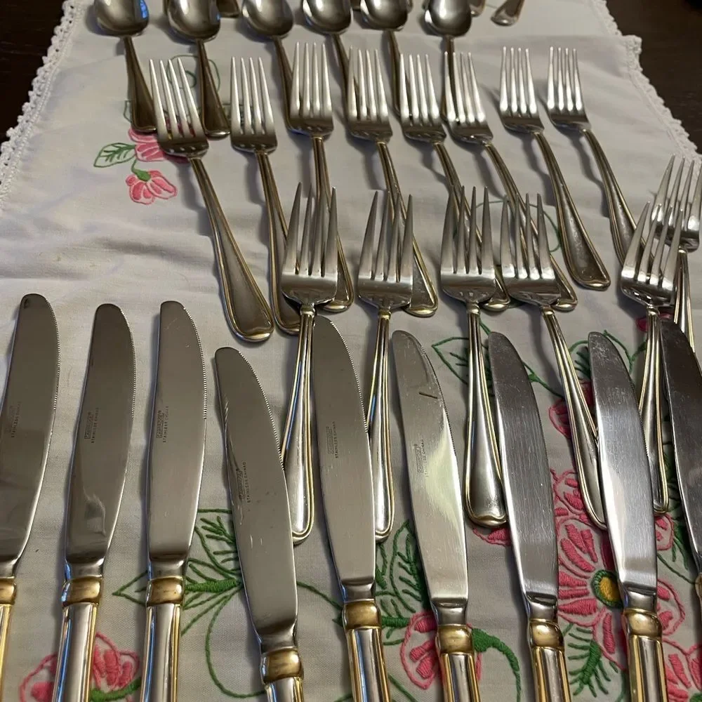 Cambridge 18/10 ALLURE Gold Edged Flatware Set Multiple Pieces & Serving Set